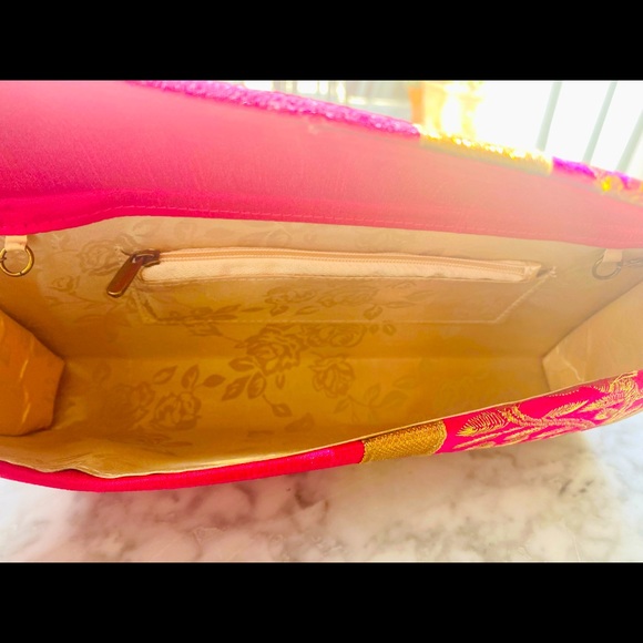 NWOT Beautiful Embroidered Shantung Silk Clutch - Picture 7 of 7